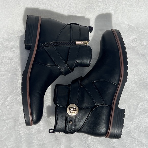 Tommy Hilfiger Women's Fennie Logo Ankle Boots‎ Black Sz. 8M Fashionable EUC - Picture 10 of 11